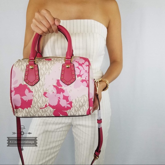 Michael Kors Handbags - Michael Kors aria pink satchel crossbody Vanilla